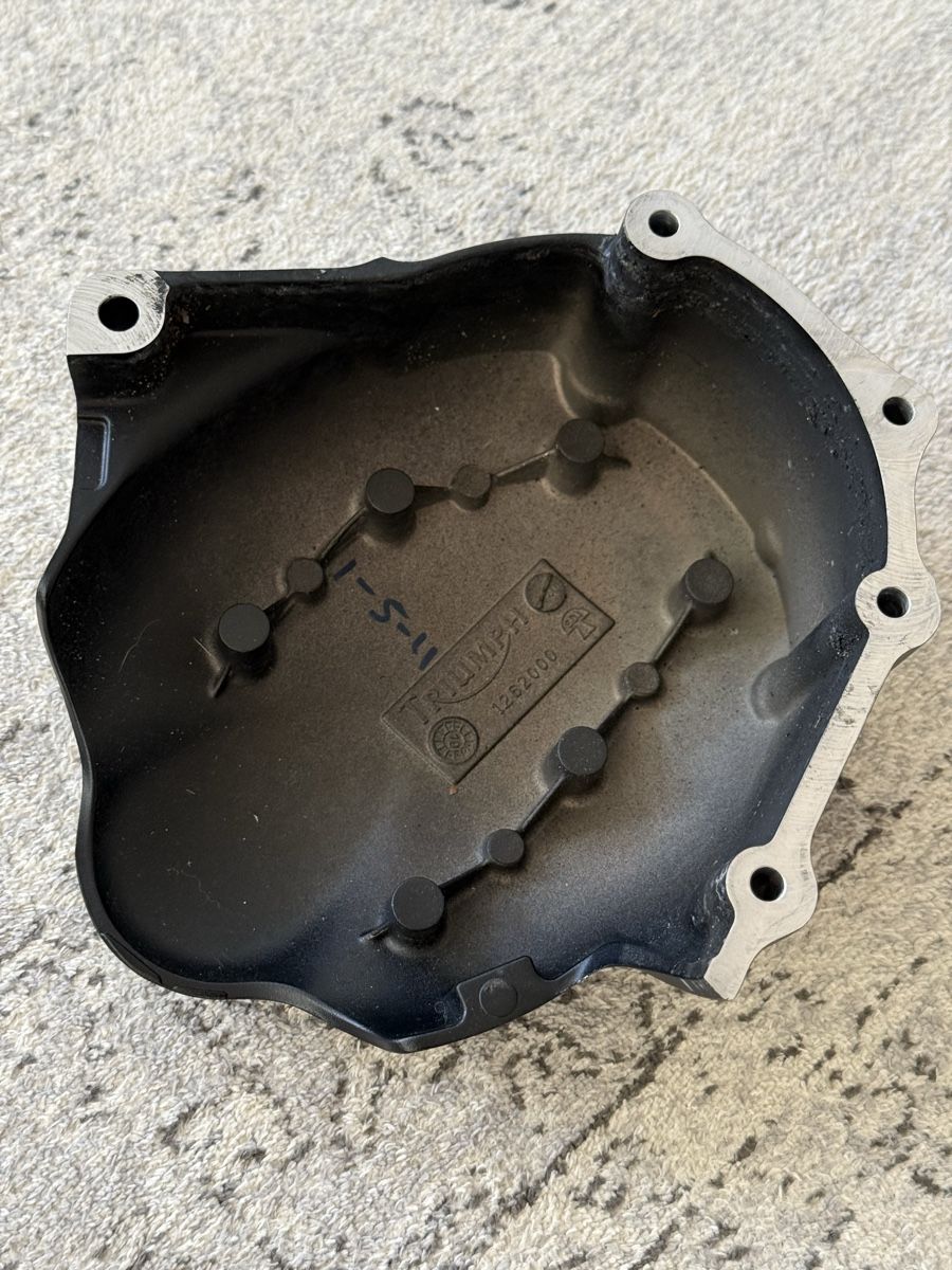 Triumph Tutti i ricambio per moto: Originale Triumph Ritzelabdeckung inkl. Schrauben – Usato da Luzern venduto da Mangoschnitz 2