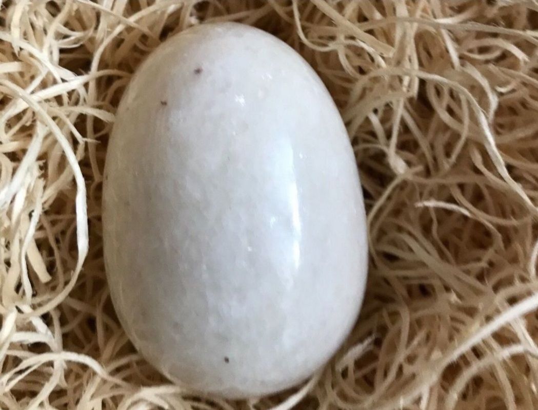 Mineralien & Heilsteine: STEINEI - EI AUS STEIN - WEISS. – Gebraucht aus Buchs AG von Cuescu 2