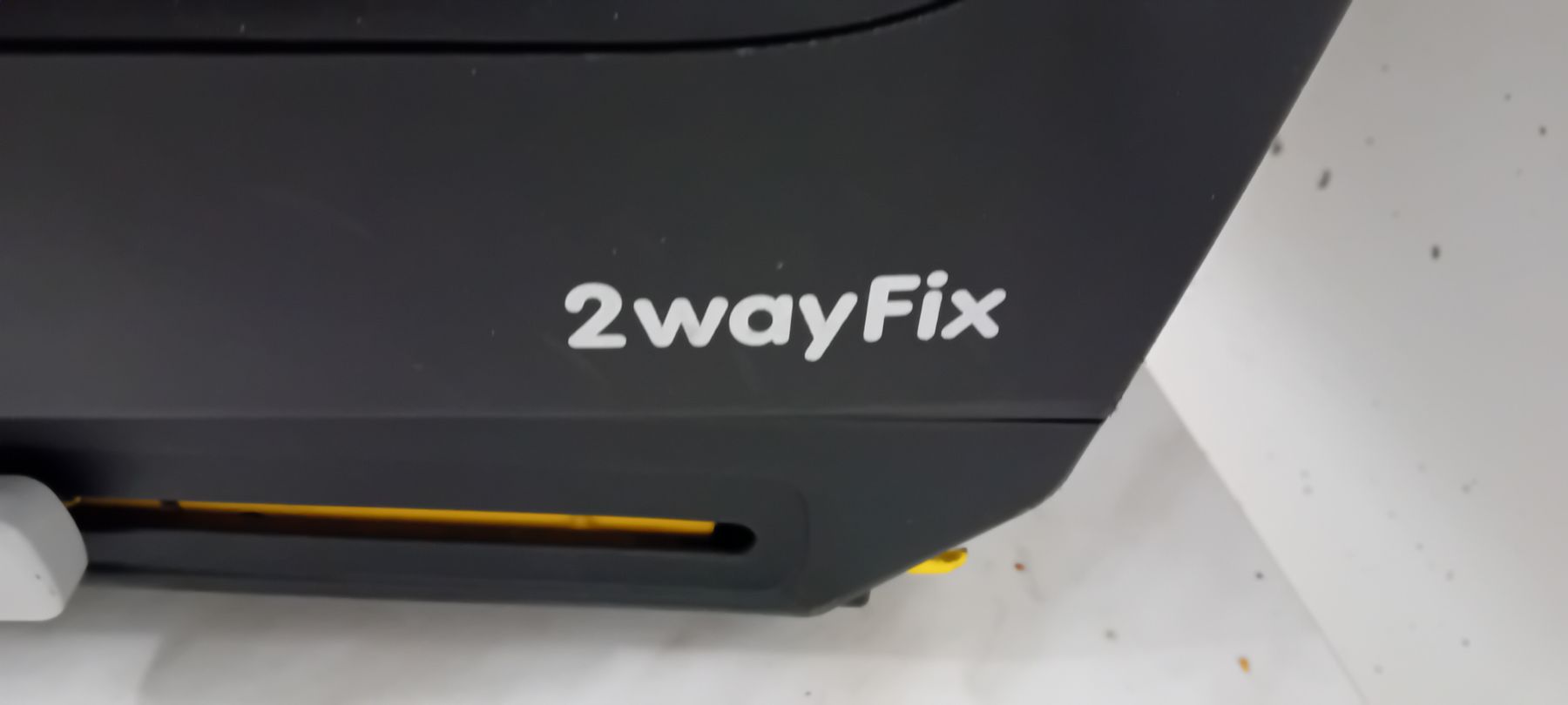 Maxi-Cosi Auto-Kindersitze: Maxi Cosi, 2 way fix, isofix für Auto – Gebraucht aus Berikon von Marilyn 2