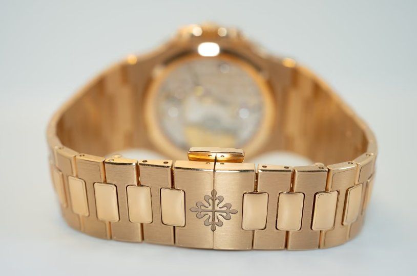 Patek Philippe Orologi: Schutzfolie Patek Philippe Nautilus 5712 – Nuovo e nell'imballaggio originale da Fislisbach venduto da IboTrade 2