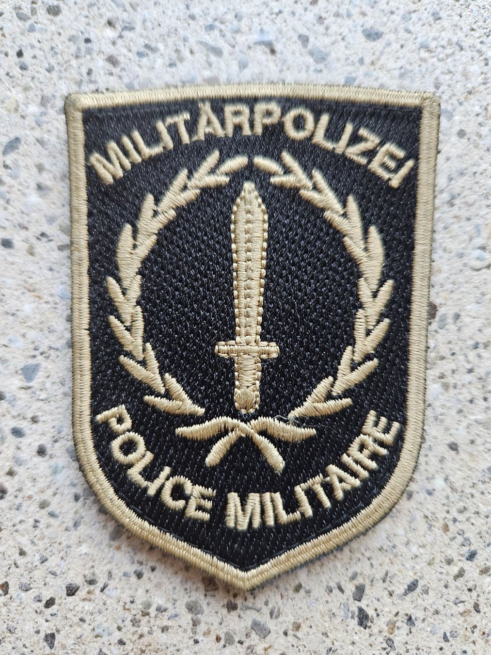 Schweizer Armee Placchette & Badge: *** Badge Original Militärpolizei mit klett *** – Nuovo e nell'imballaggio originale da Riedholz venduto da fr_sIruP