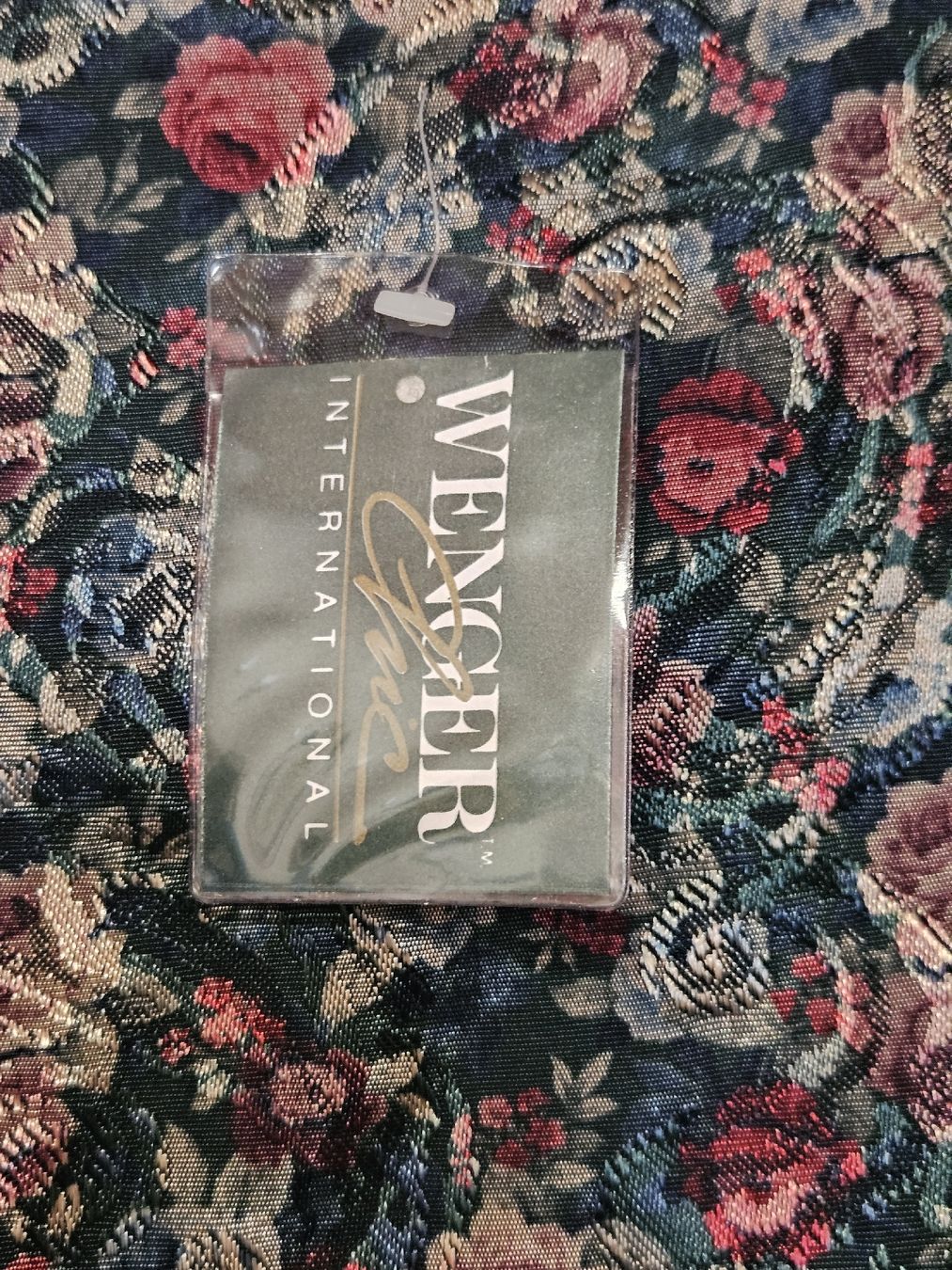 Top: Haut Tracht folklorique taille 38 – Nuovo e nell'imballaggio originale da Fontaines-sur-Grandson venduto da akell 2