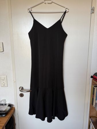 Schickes, schwarzes Sommerkleid - ideal für warme Tage!
