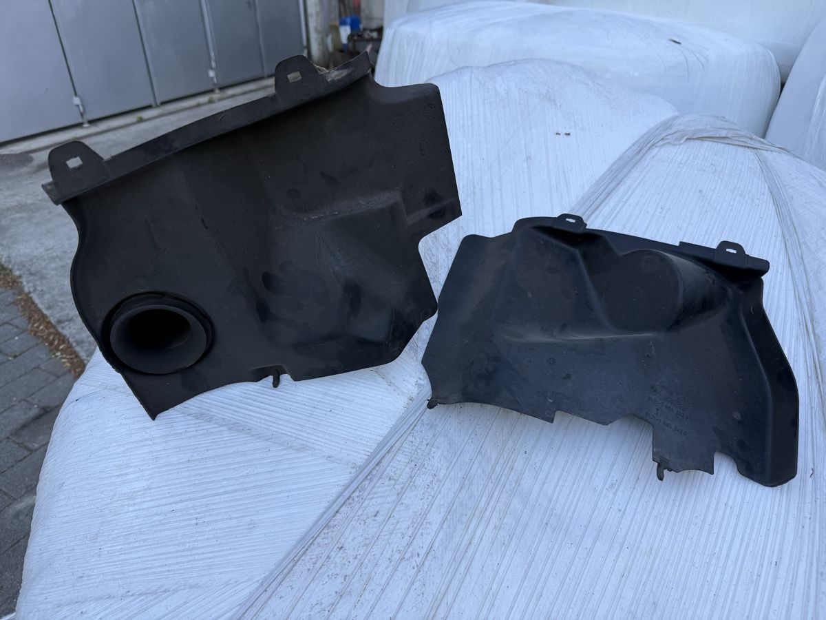 BMW Tutti pezzi di ricambio auto: Scheinwerfer Abdeckungen BMW E30 Motorraum – Usato da Winikon venduto da cabriofan01