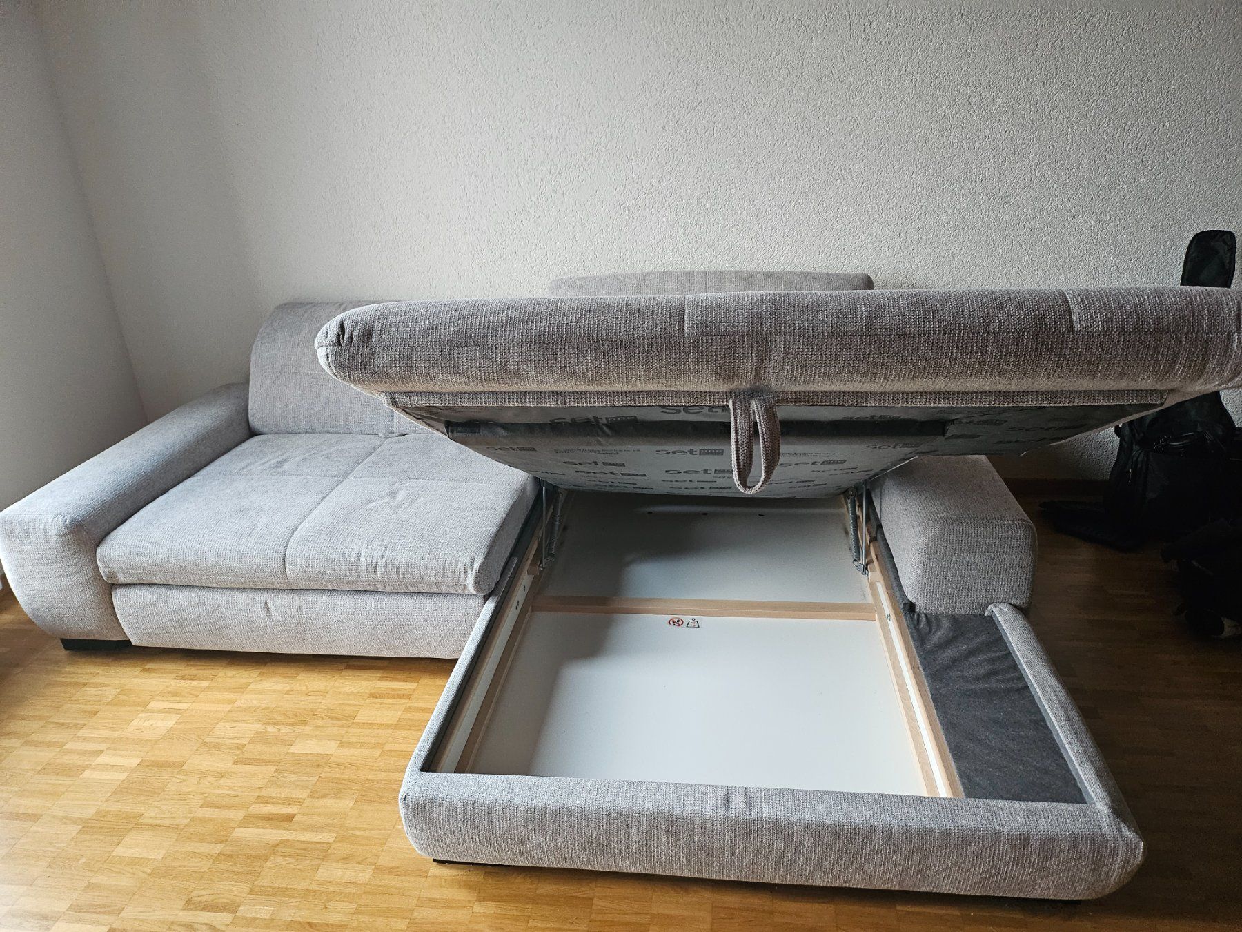 Divani: Gemütliches Ecksofa mit Schlaffunktion, Grau, Top Zustand! – Usato da Pfäffikon ZH venduto da sam_88z9 2