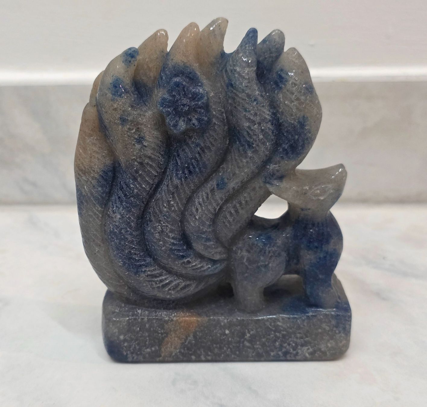 Minerali & Pietre curative: Blauer Erdbeerquarz Fuchs 426g – Nuovo e nell'imballaggio originale da Matzingen venduto da Shay_Crystalz