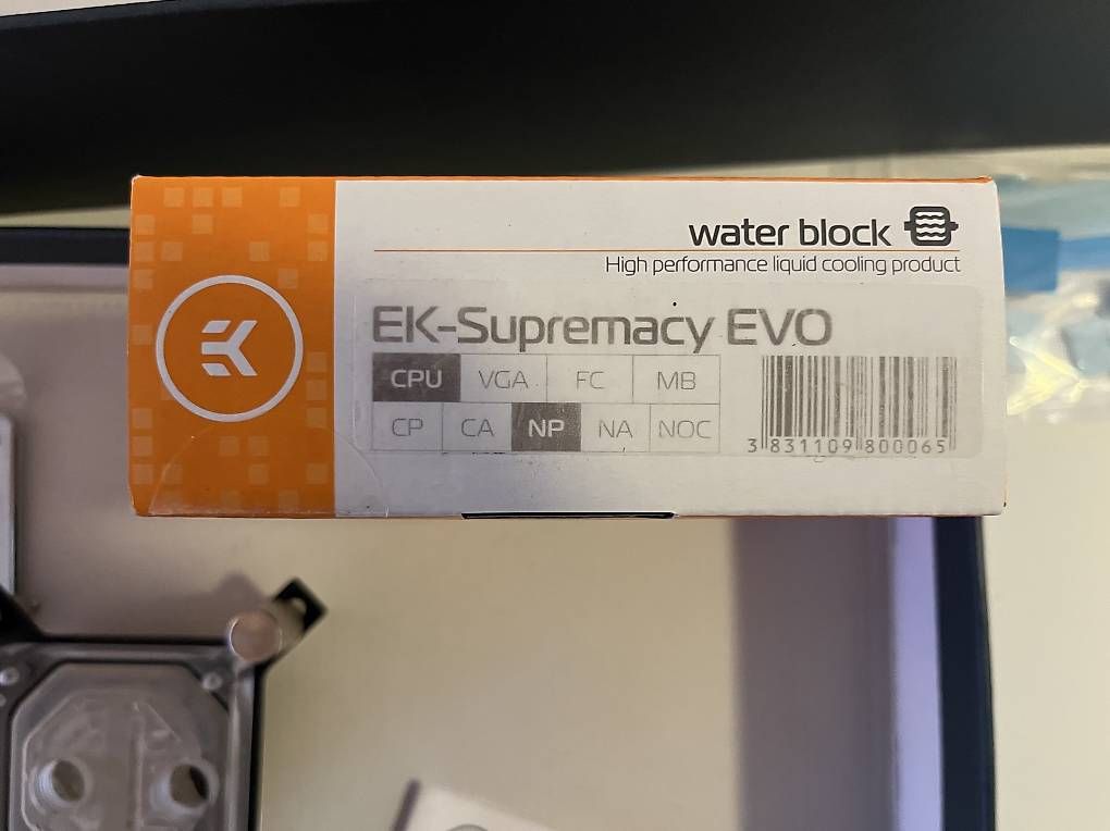 PC: Waterbloc CPU EK-supermacy Evo – Usato da Palézieux venduto da anaisH