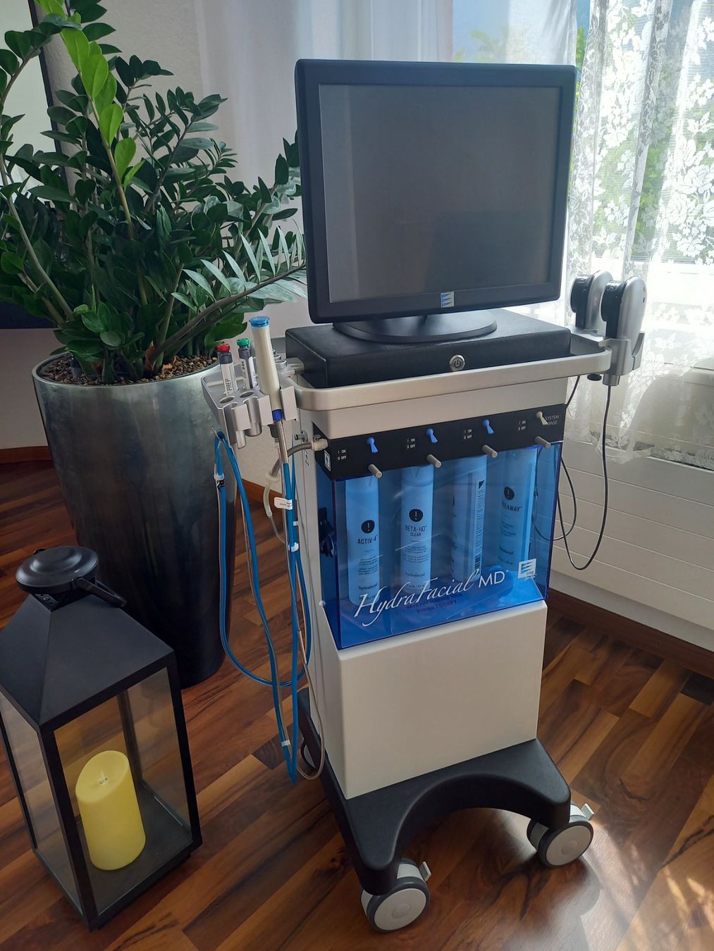 Attrezzature mediche: Original HydraFacial MD 2017 – Usato da Seewis-Schmitten venduto da Ahaexli