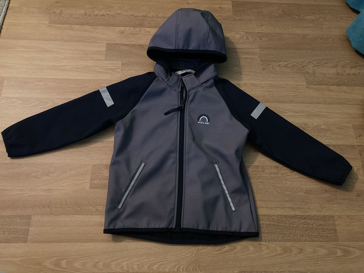 Jacken & Mäntel: Windjacke Kinder Gr. 110 – Gebraucht aus Emmenbrücke von JJ_89