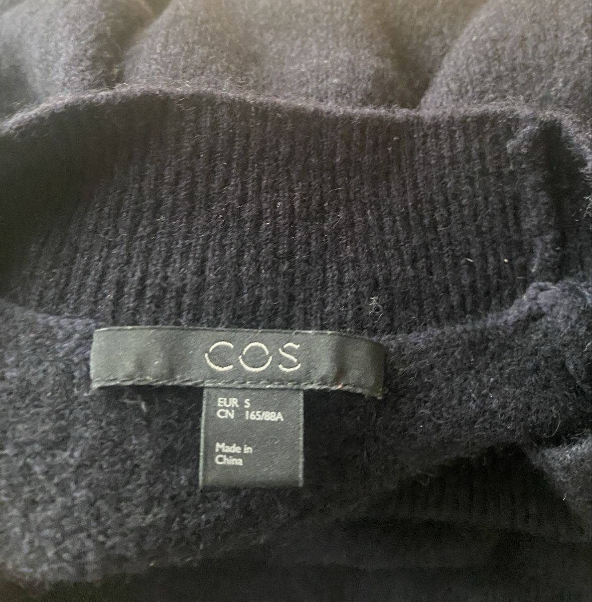 Cos Maglioni & Felpe: Dunkelblauer Woll - Pullover COS, Gr. S – Usato da Sarnen venduto da Paris99 2