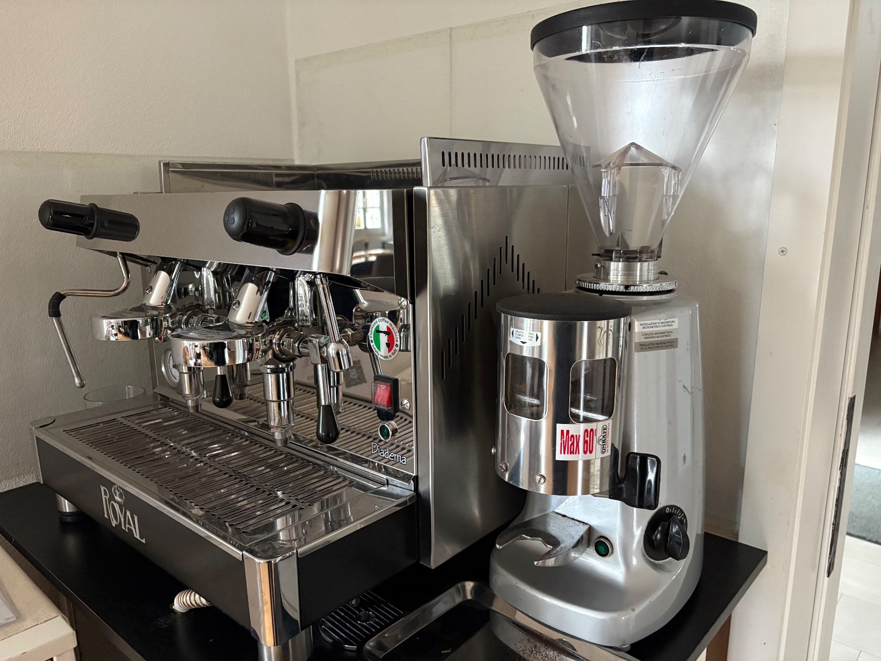 Macchine per caffè & Macchine per espresso: Professionelle Zweigruppen-Espressomaschine – Usato da Uhwiesen venduto da wer_kfw6 1