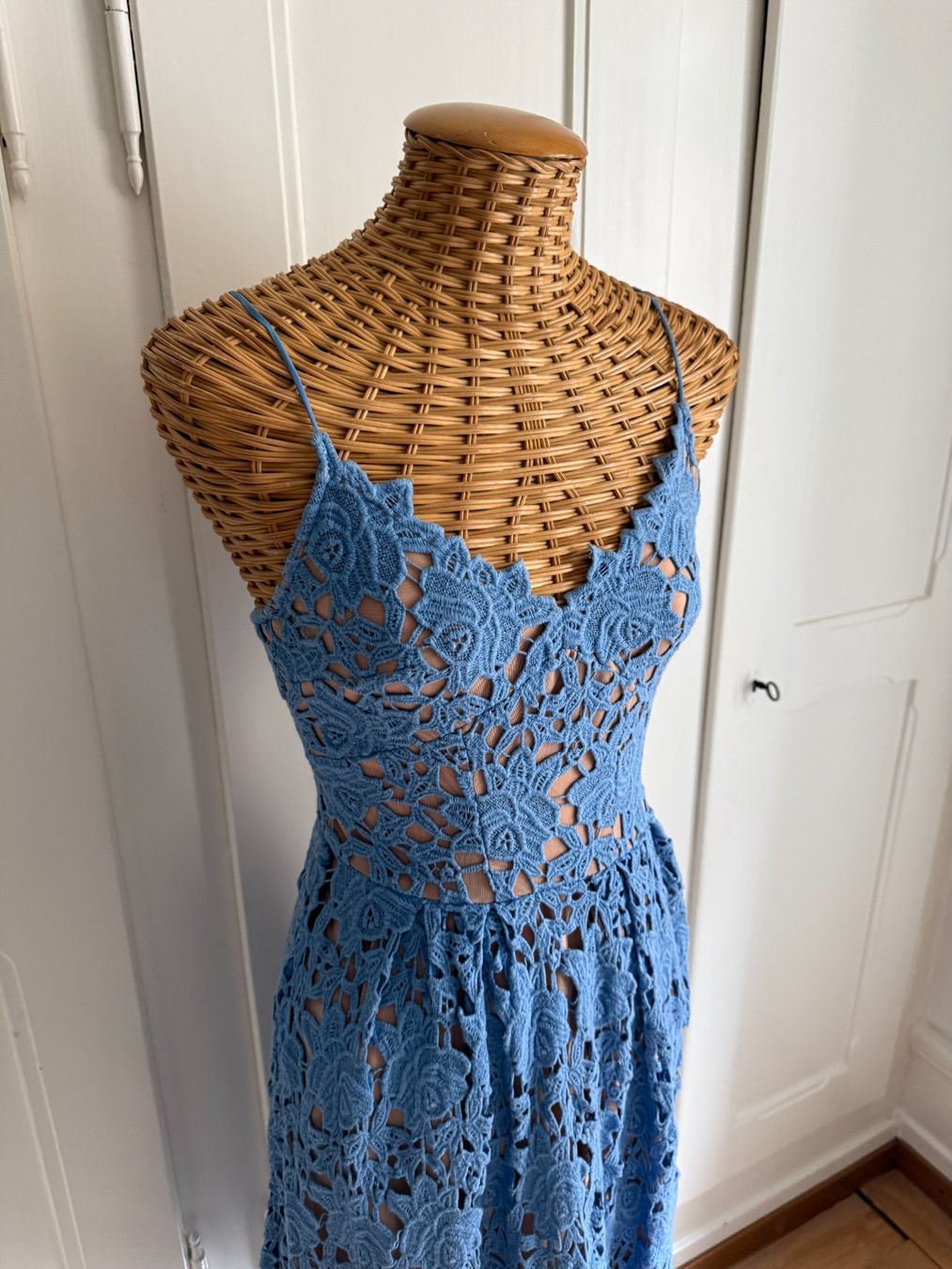 H&M Robes: Spitzenkleid hellblau 34 – D'occasion à Zürich par Diazaio 1