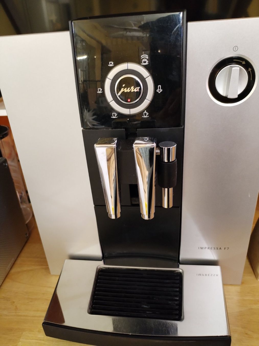 Jura Machines à café & Machines à expresso: jura IMPRESSA F7 – Défectueux à Andwil SG par Ottononnove
