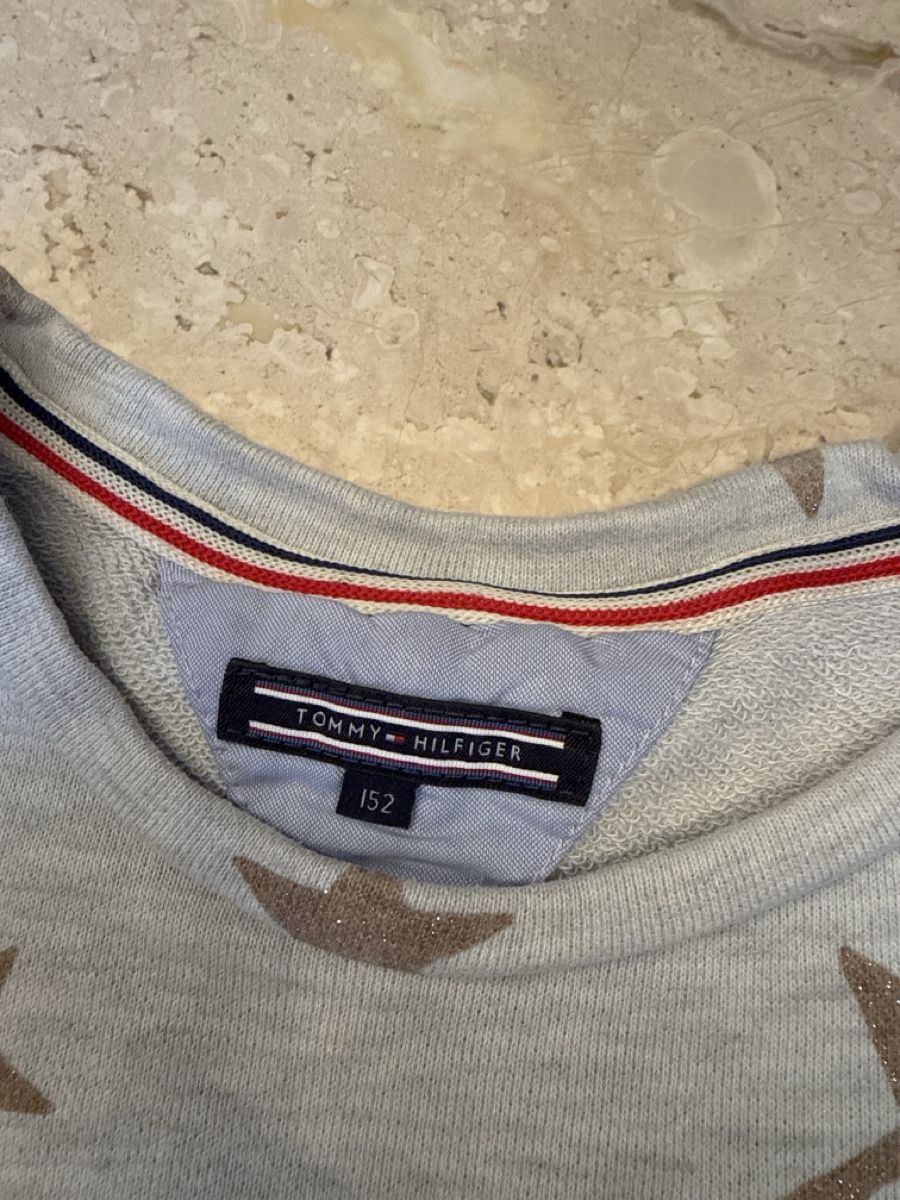 Tommy Hilfiger Pullover & Sweatshirts: Tommy Hilfiger Pullover grau mit Sternen neuwertig – Gebraucht aus Horgen von Mistral8 1