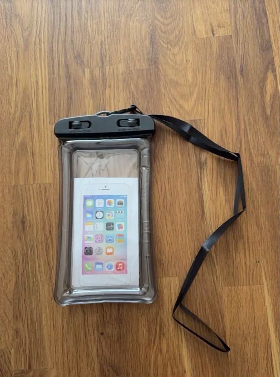 Lampen & Fotografie: Waterproof Phone Pouch black new – Neu und originalverpackt aus Gränichen von Domsiiiii