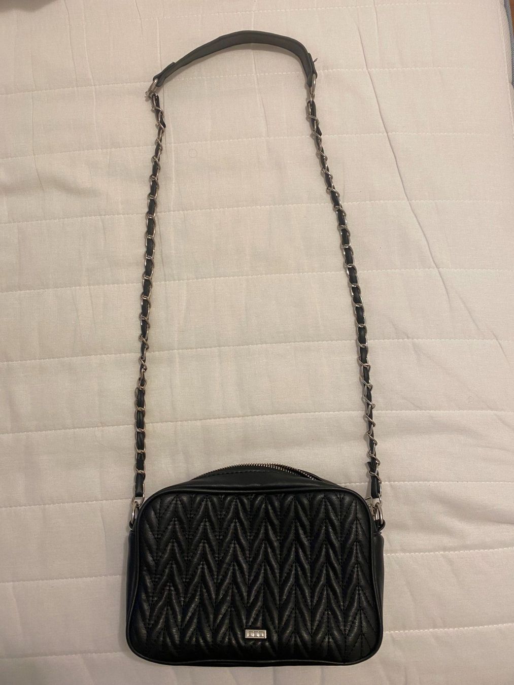 Taschen für Damen: Black quilted chain handbag – Gebraucht aus Olten von ike_z56r