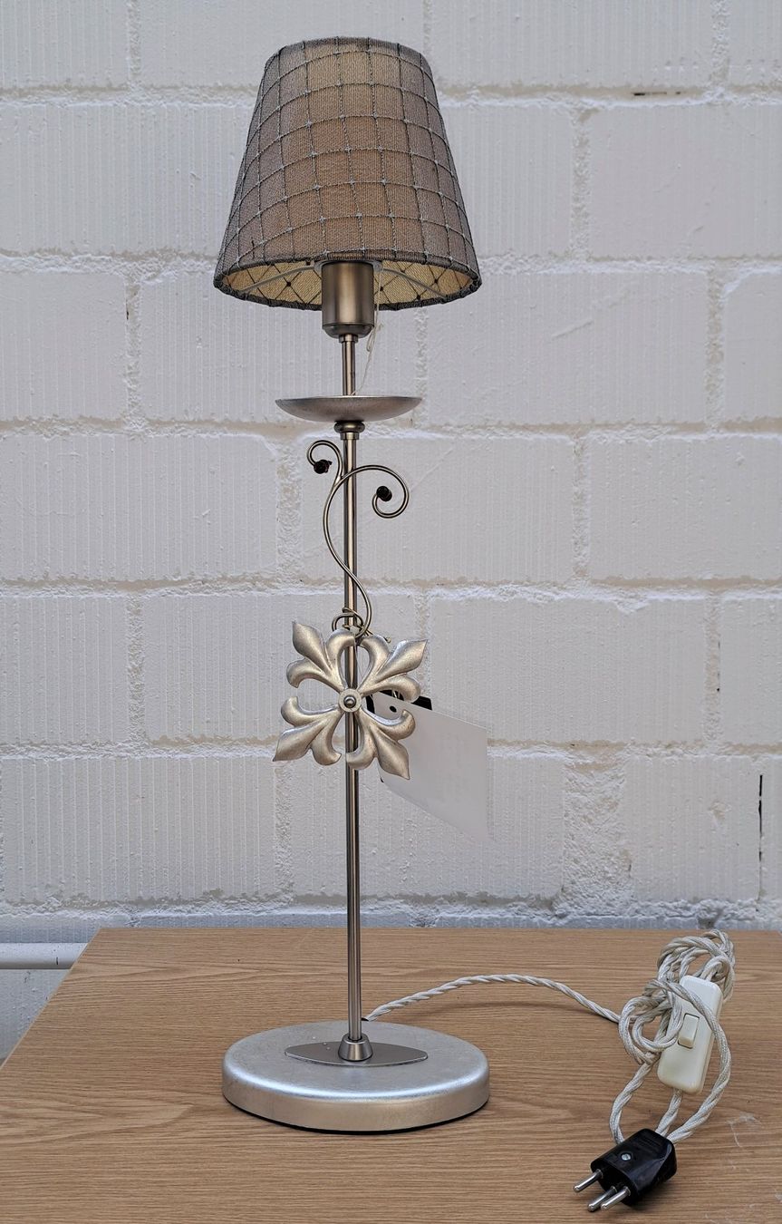 Lampade: BAGA Tischleuchte – Usato da Diessenhofen venduto da Osio