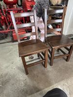 Zwei Holzstühle dunkelbraun massiv guter Zustand