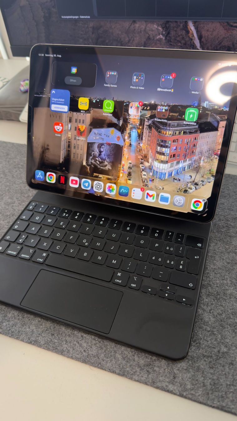 Apple Tablet PC: Apple iPad Pro 11" 4. Gen. M2 - 512GB SIM - Magic Keyboard – Gebraucht aus Romanshorn von Coffee_Panda
