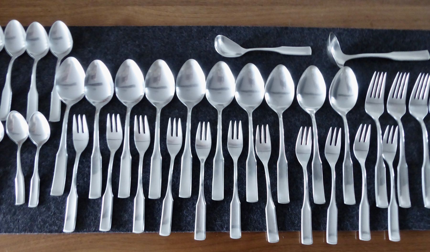Bestecksets: Unbenutztes 75 -teiliges modernes Silber-Besteck – Neu (gemäss Beschreibung) aus Elsau von Gigelix 7