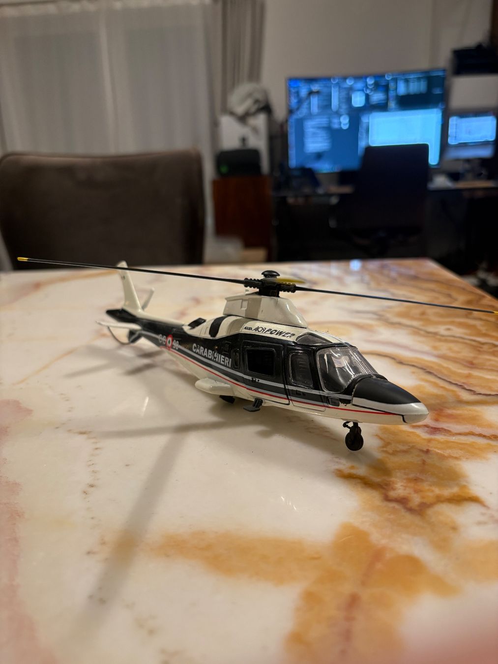 Kit di modellismo & Modellini statici: Helikopter Modell Carabinieri – Usato da Horgen venduto da Enis444 1