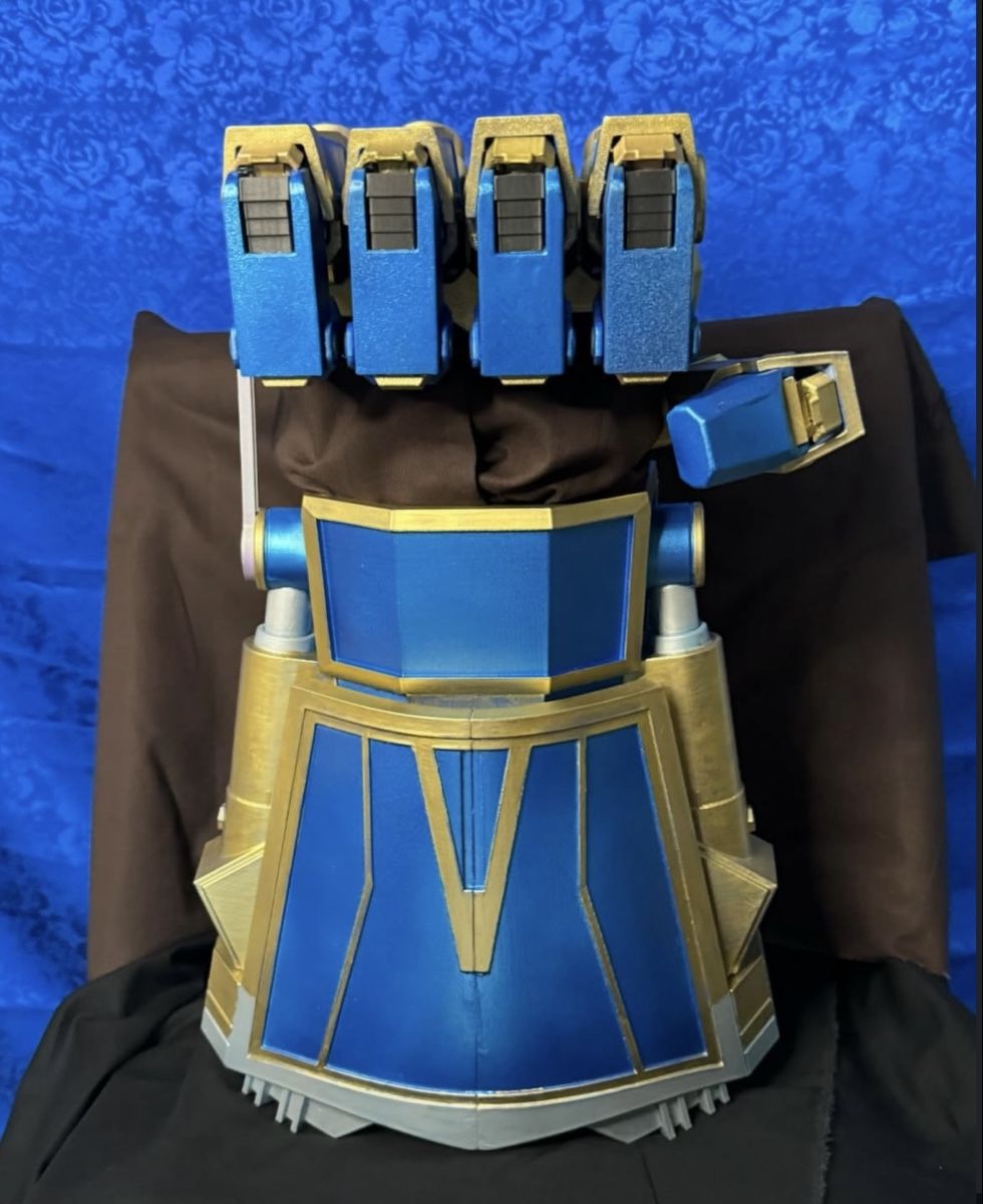 Costumi: Cosplay Prop - Arcane Vi Gauntlet – Usato da Gossau SG venduto da Warriorgem 2