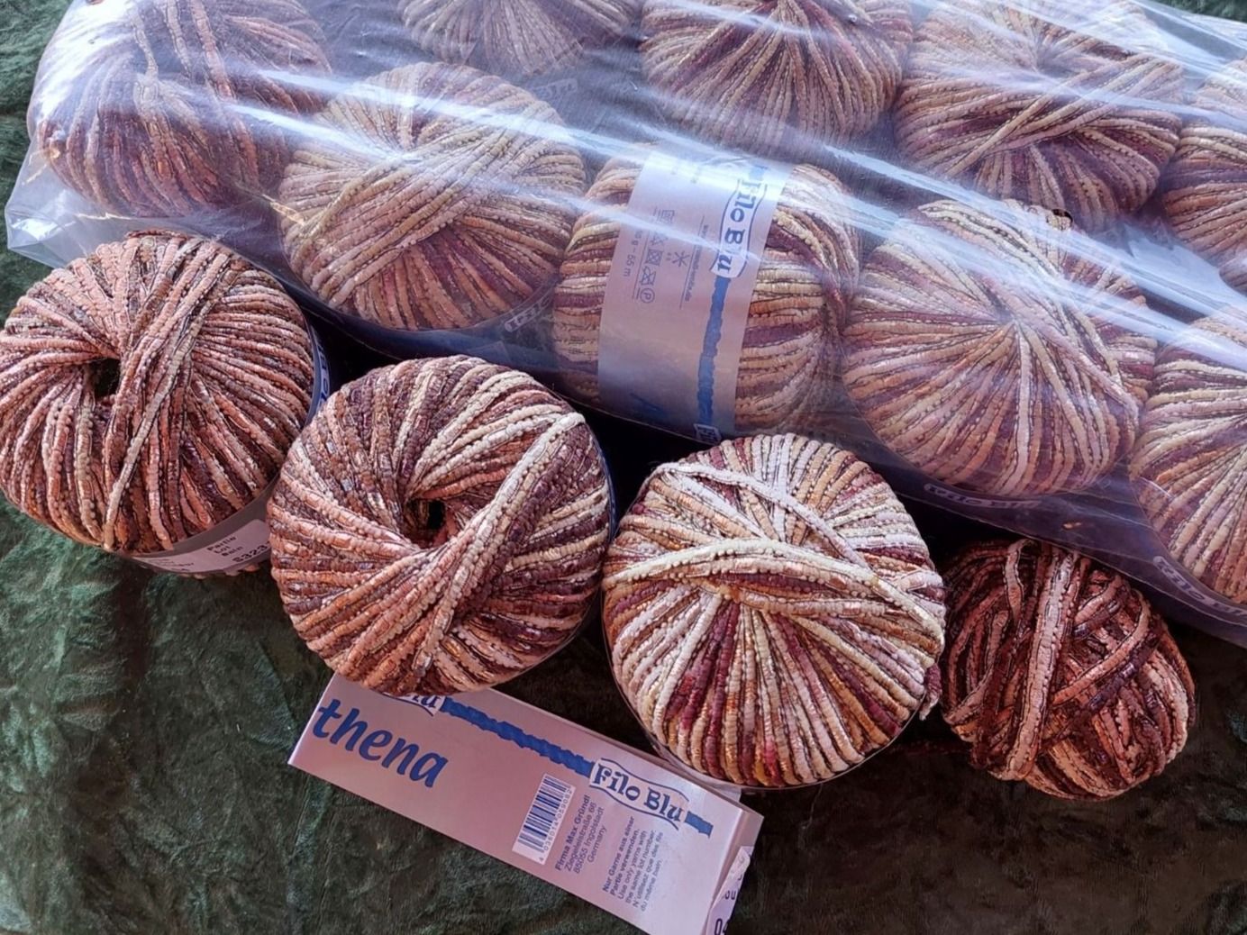 Lana: 650 GRAMM ATHENA STRICKWOLLE – Nuovo (secondo la descrizione) da Huttwil venduto da Kunterbuntli 1