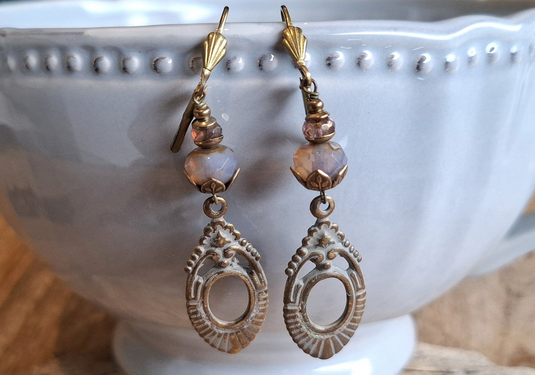 Orecchini pendenti & Orecchini a lobo: LUNA - Messingohrringe - beige - altrosa – Nuovo e nell'imballaggio originale da Mühlethal venduto da nicita-modeschmuck 1