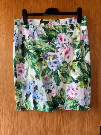 Farbenfoher Rock mit floralen Muster von Hallhuber Gr. 42