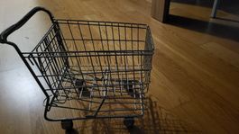 Kleiner Einkaufswagen für Geschenke oder zum Aufstellen