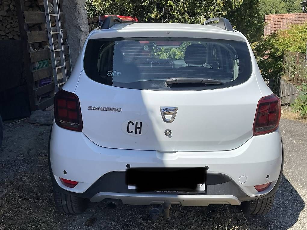Autos: Dacia Sandero Stepway Tce 90 – D'occasion à Vesin par mfm_ql6k 2