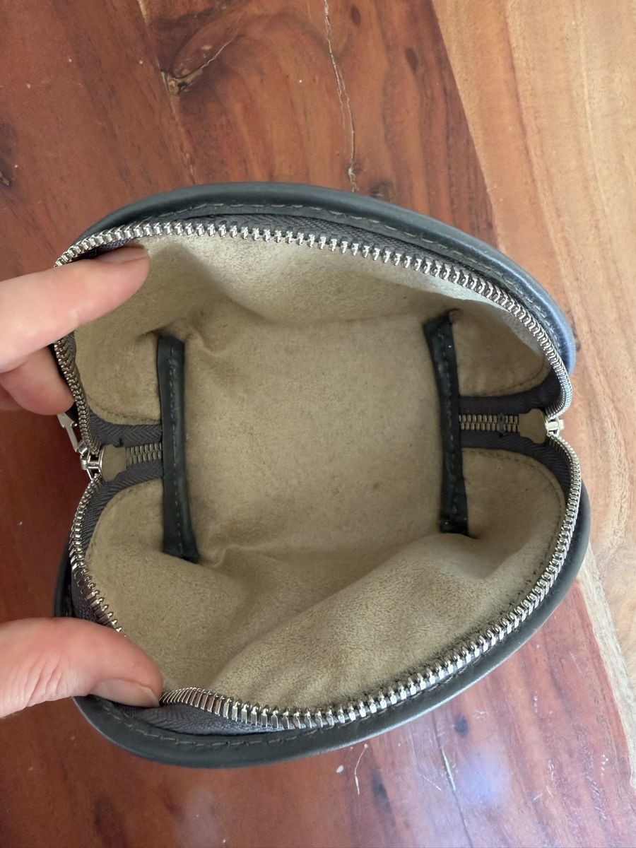 Maison Mollerus Custodie per cosmetici: Maison Mollerus Etui/ Necessaire grau neuwertig – Nuovo (secondo la descrizione) da St. Gallen venduto da giu_5xcq 1