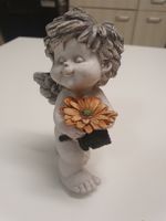 Süsser Engel mit Blume, Dekofigur Garten Figur