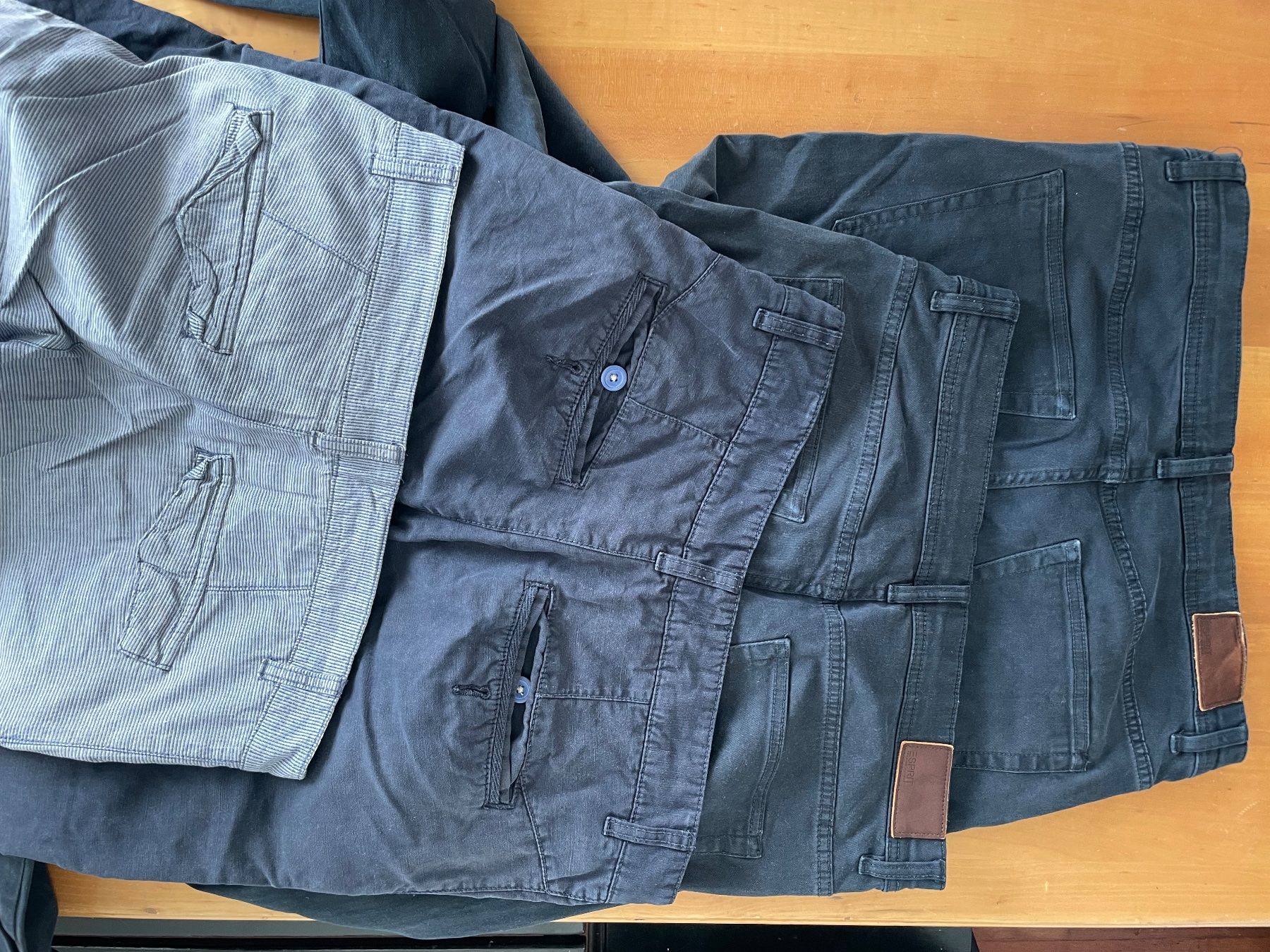 Esprit Lotti di vestiti: 4x Hosen kurz und lang – Usato da Bern venduto da L1111 1