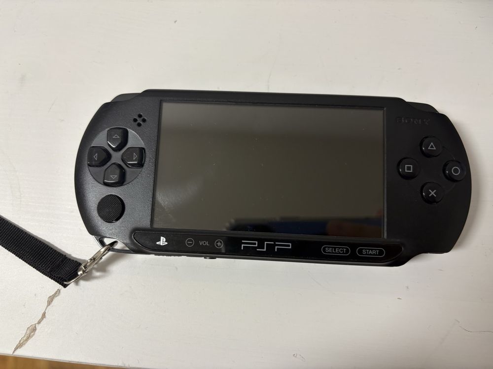 CONSOLE SONY PSP STREET E1004 Street BLANCHE - PAL - NEUF EUR 300,00 - FR
