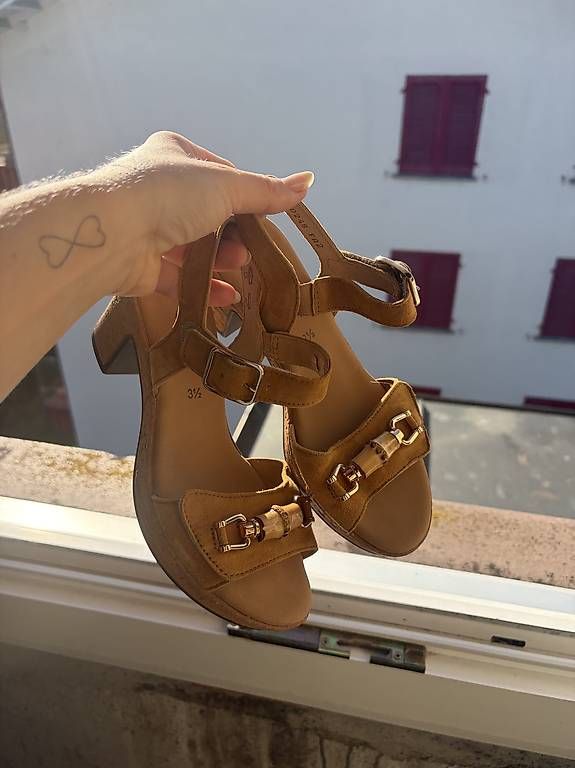 Scarpe da donna: Gabor Sandalen mit Plateau  – Usato da Wettingen venduto da rahelkaiser 2