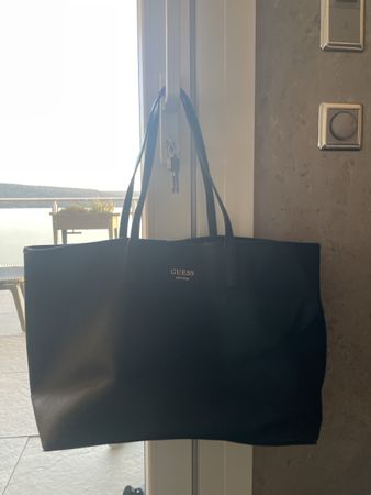 Schwarze Guess Tasche