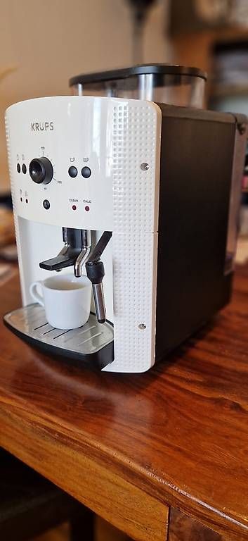 Macchine per caffè & Macchine per espresso: machine à café automatique grains KRUPS – Usato da Genève venduto da Alf1111