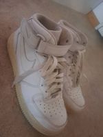2 paar Nike Schuhe 1 paar Fila schuhe 