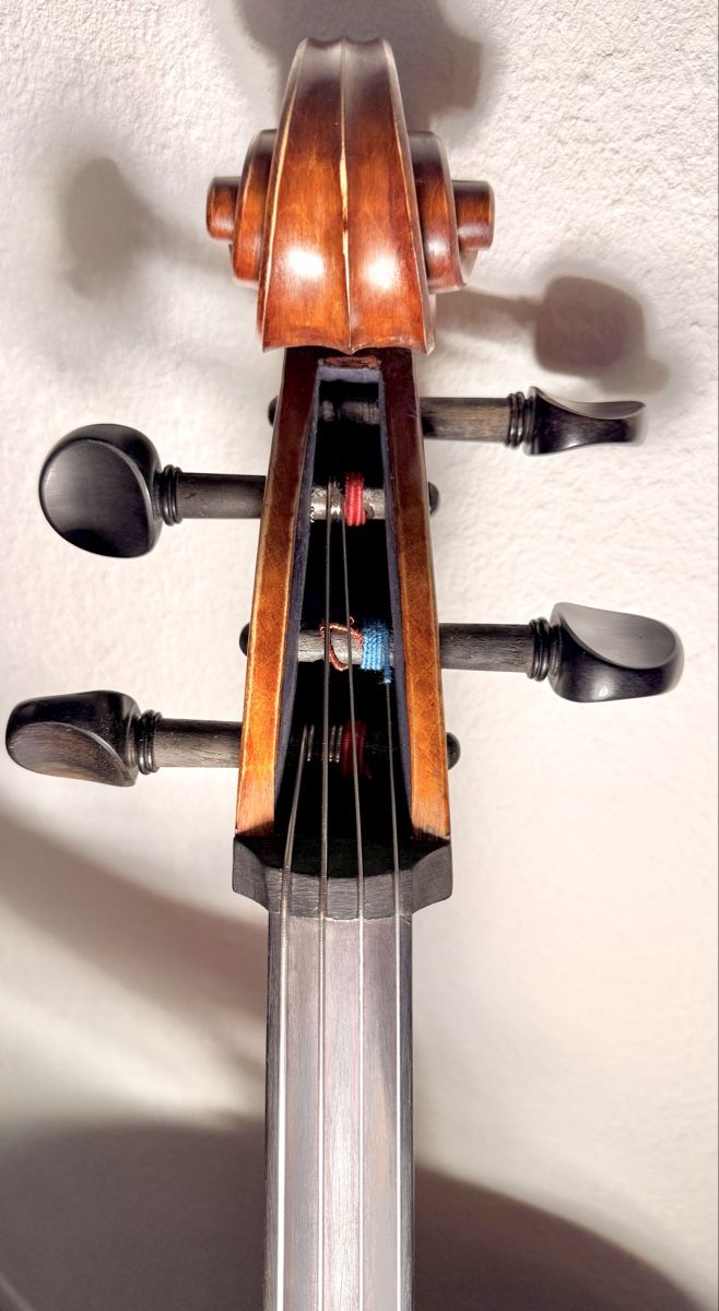 Musikinstrumente: Violoncelle 4/4, modèle vénitien  – Gebraucht aus Muri b Bern von Mustermann 5