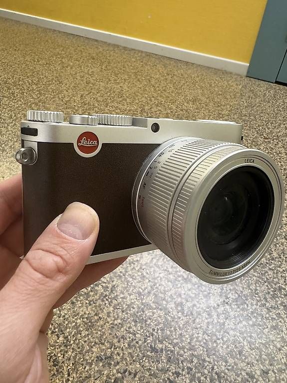 Kamera: Leica X (Typ 113) mit Original Ledertasche – Gebraucht aus Basel von dyl_mz2m