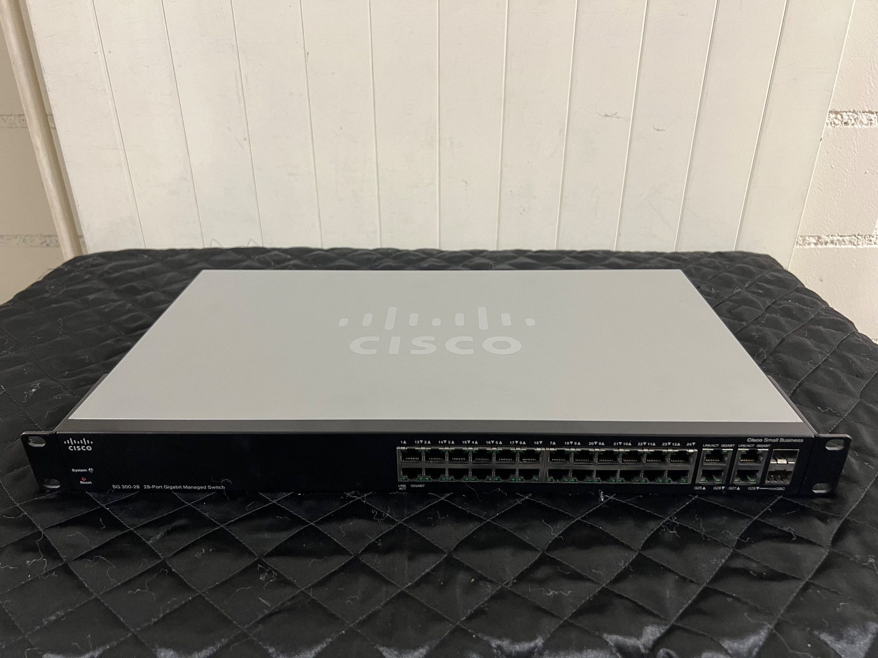 Hubs & Switches: Cisco SG 300-28 – Gebraucht aus Kirchberg SG von EPGaemperle