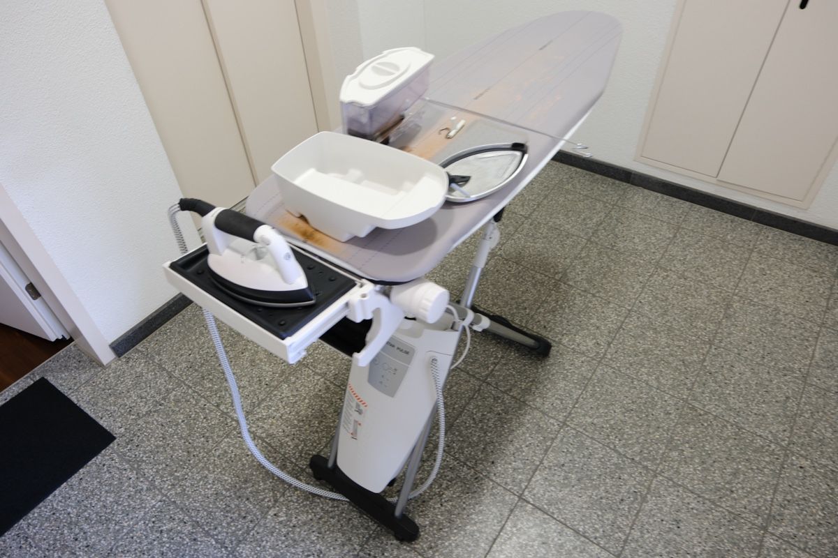 Laurastar Bügeleisen: Laurastar Bügelsystem Model 772 Anniversary CH – Gebraucht aus Winterthur von riseli01 1
