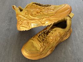 Sneakers mit Drachen-Design & Schnellverschluss – Gold - NEU