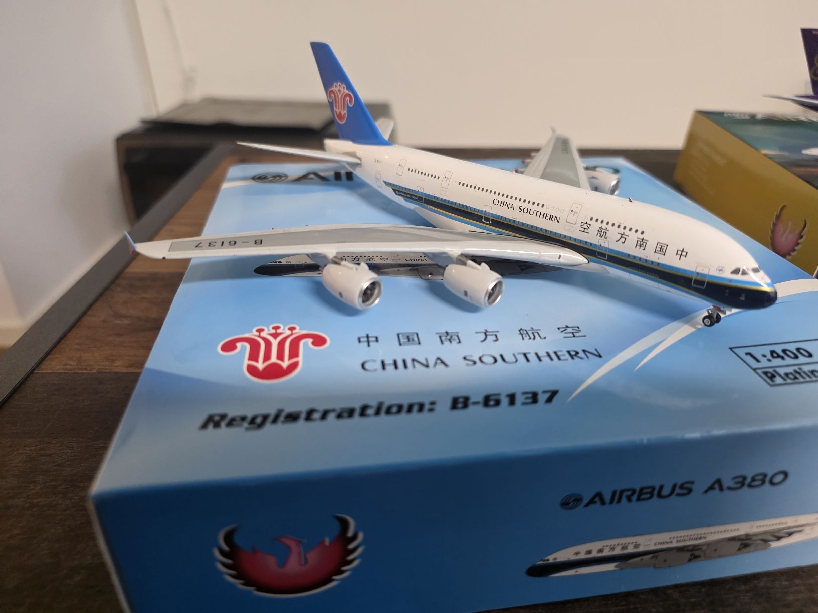 Airbus Kit di modellismo & Modellini statici: China Southern A380 Phoenix 1:400 – Nuovo (secondo la descrizione) da Kilchberg ZH venduto da BlaugelbeMacht1921