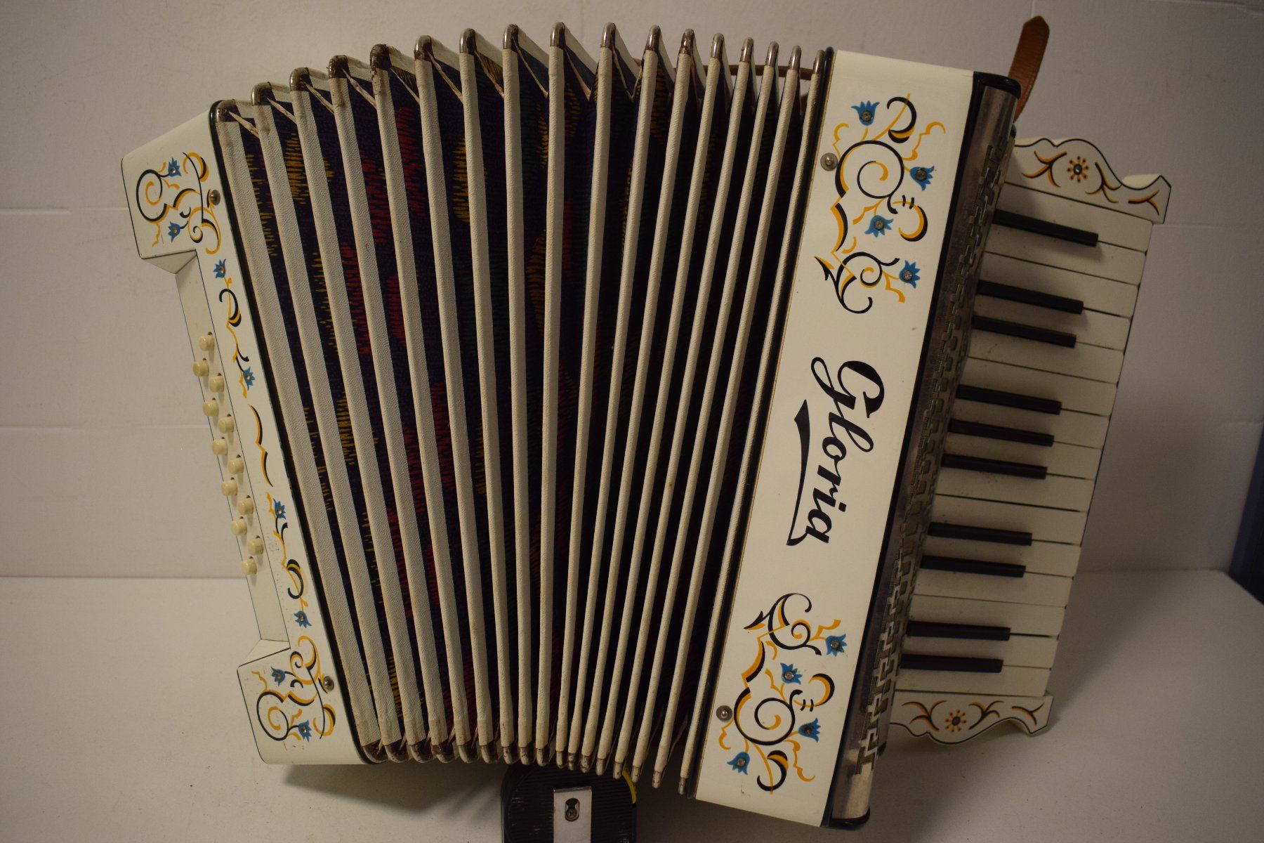 Strumenti musicali: Antikes Akkordeon Gloria – Usato da Zürich venduto da Brockito 7