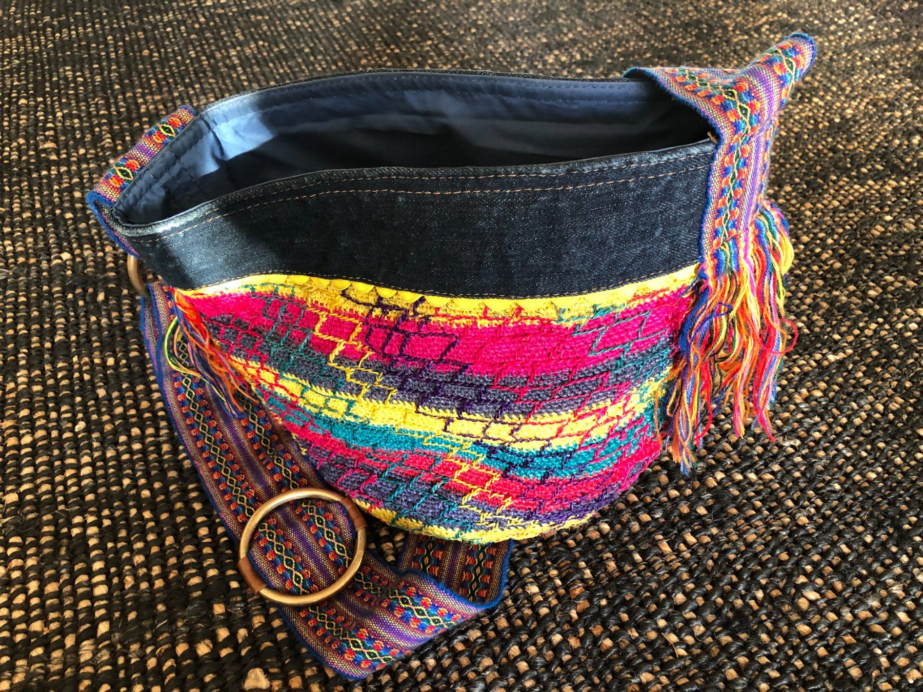 Taschen: Schultertasche Ethno-Style: Handarbeit – Neu (gemäss Beschreibung) aus Zürich von Lionsands 1
