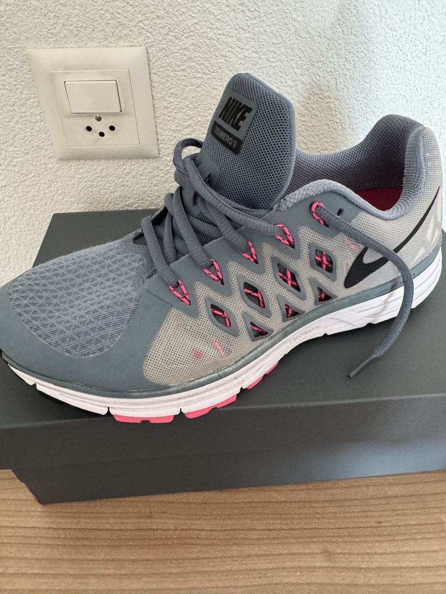 Scarpe da uomo: Nike Vomero 9 - echter Klassiker – Usato da Gattikon venduto da aniolhouse 1