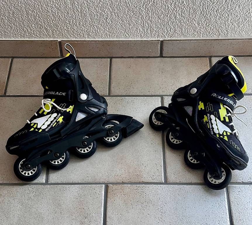 Patins à roul. & inline: Rollerblades der Marke "Rollerblade", Grösse 36.5 - 40.5 – D'occasion à Gersau par walin_6442 1