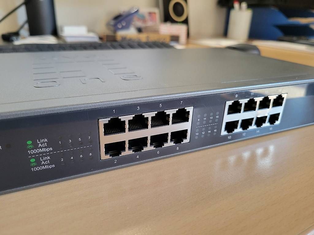 Hubs & Switches: Switch 16-Port level one – D'occasion à Möriken AG par langdesign 1